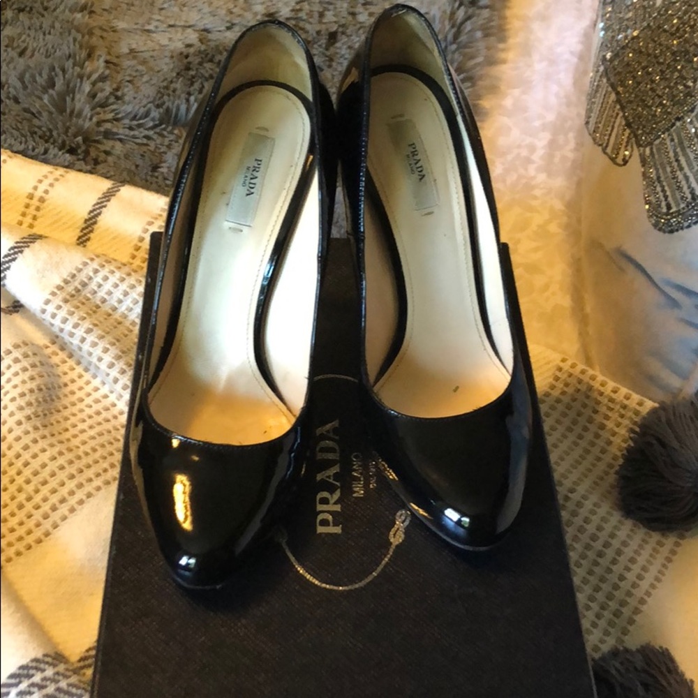 Prada patent leather size 10 pumps